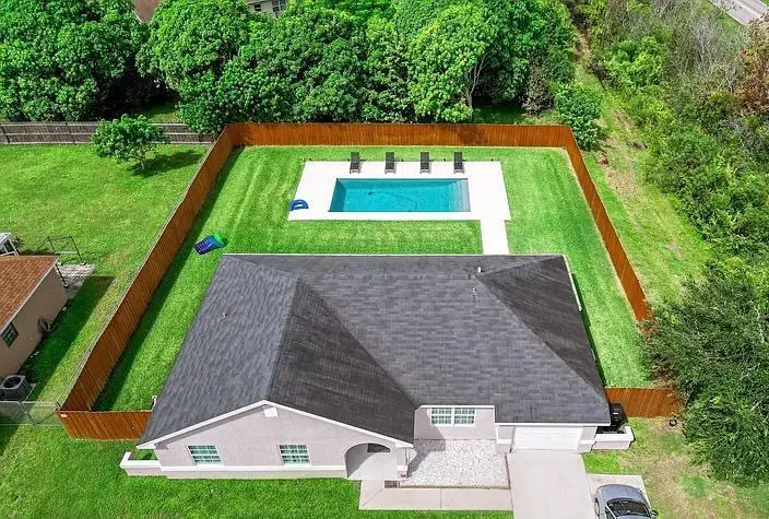 1302 SE Belcrest ST, Port Saint Lucie, FL 34952