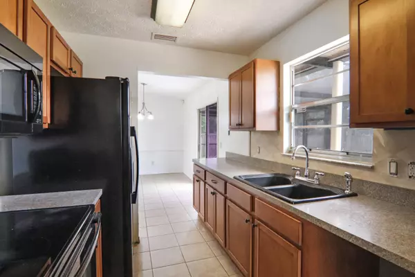 Port Saint Lucie, FL 34953,849 SW Amethist TER