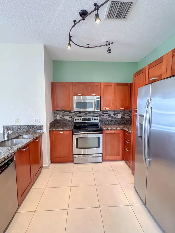 Stuart, FL 34994,55 SE Palermo CT 201