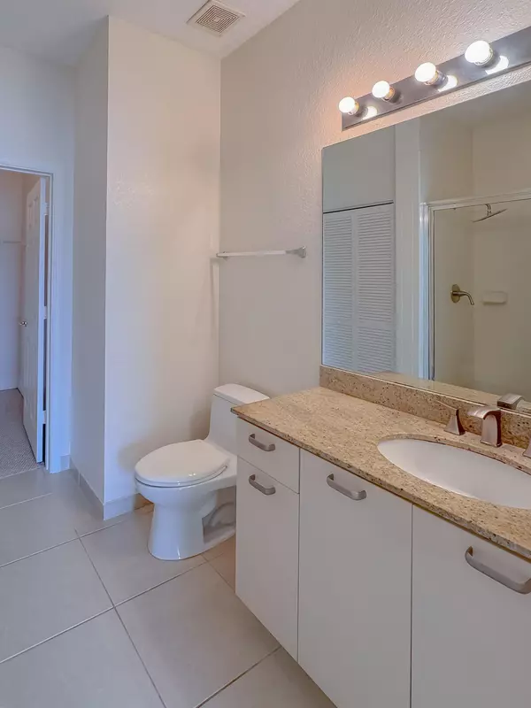 Stuart, FL 34994,55 SE Palermo CT 201