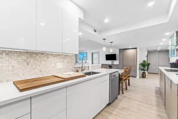 West Palm Beach, FL 33407,5600 N Flagler DR Ph 108