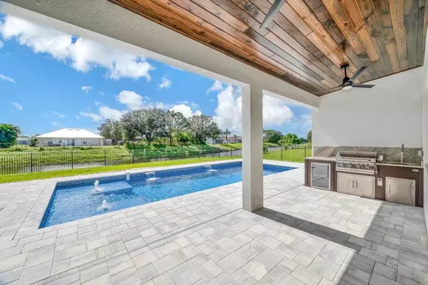 912 SW Bellevue AVE, Port Saint Lucie, FL 34953