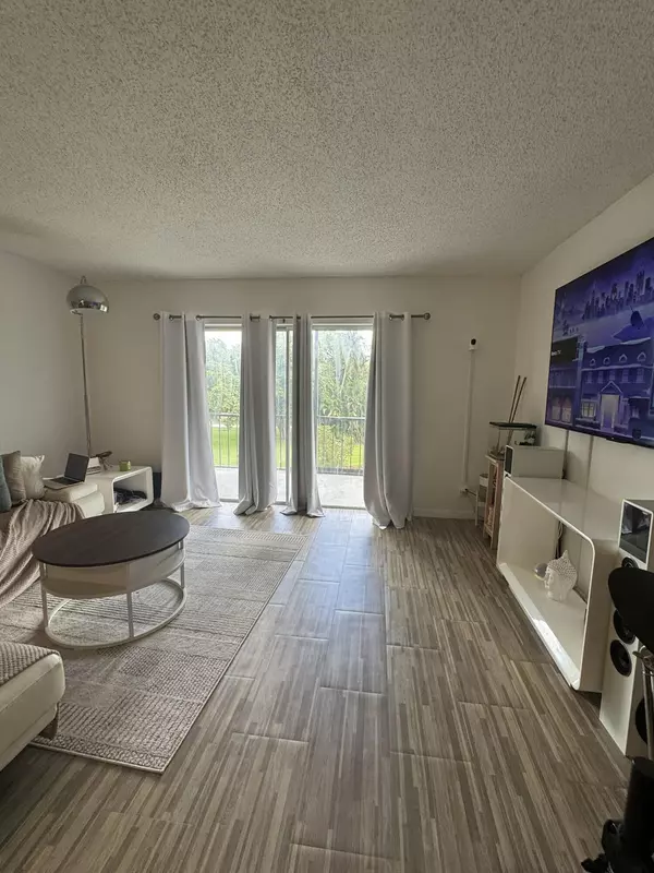 Lauderhill, FL 33319,5961 N Falls Cir DR 306