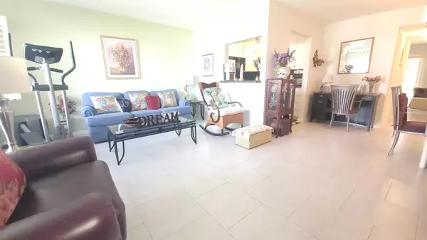 402 Windsor R, West Palm Beach, FL 33417