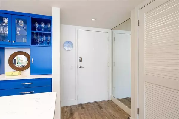 Hutchinson Island, FL 34949,2700 N Highway A1a 207