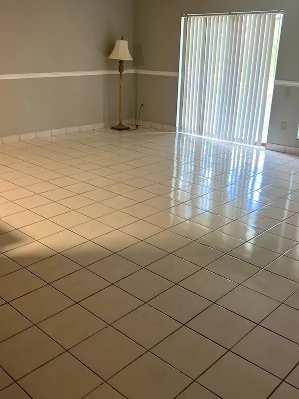 Deerfield Beach, FL 33064,900 Crystal Lake 1d DR