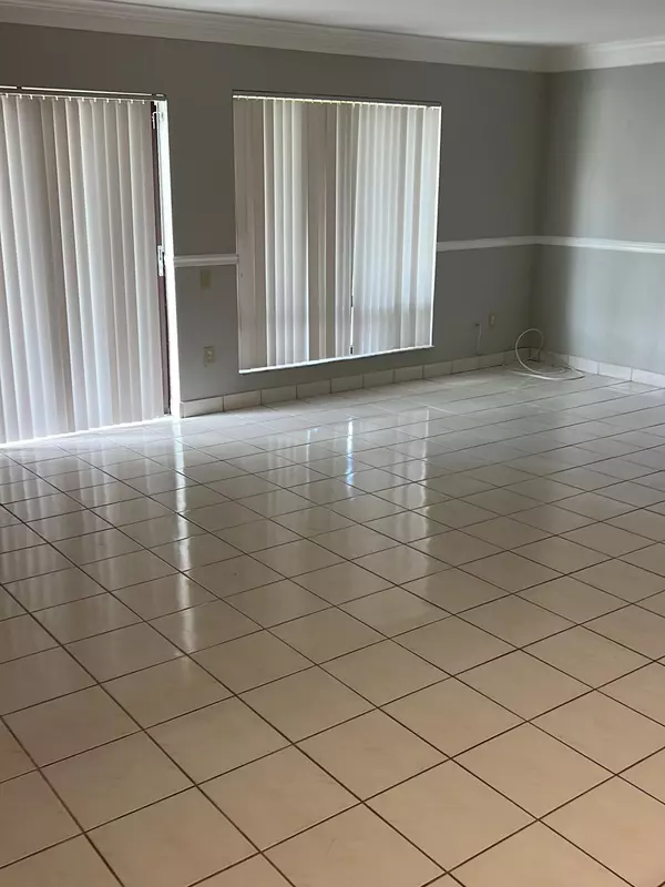 Deerfield Beach, FL 33064,900 Crystal Lake 1d DR