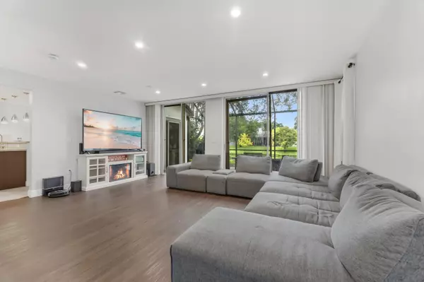 Coral Springs, FL 33071,180 NW 118th DR