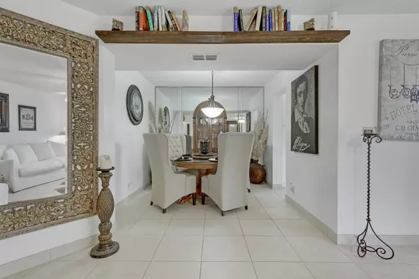 Greenacres, FL 33467,3755 Via Poinciana 405