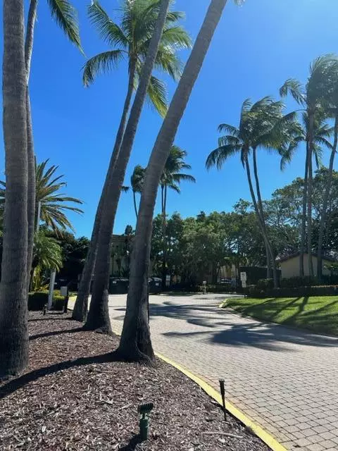 Lake Park, FL 33403,1110 Lake Shore DR 103