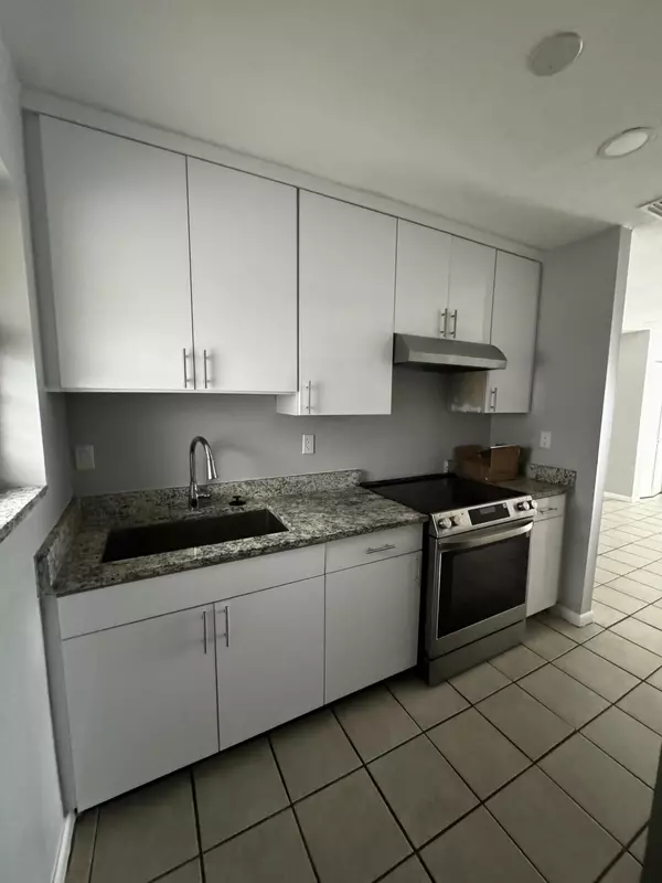 Riviera Beach, FL 33404,518 Avenue I B