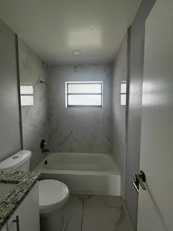 Riviera Beach, FL 33404,518 Avenue I B