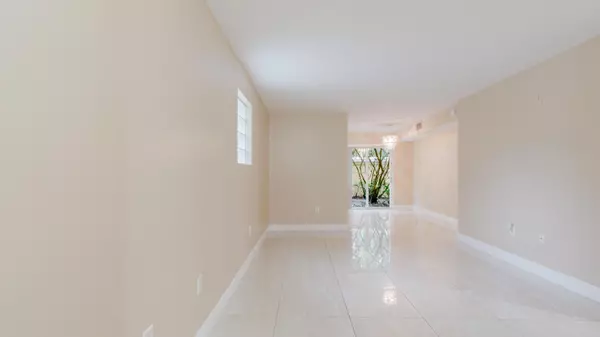 West Palm Beach, FL 33411,3760 N Jog RD 101