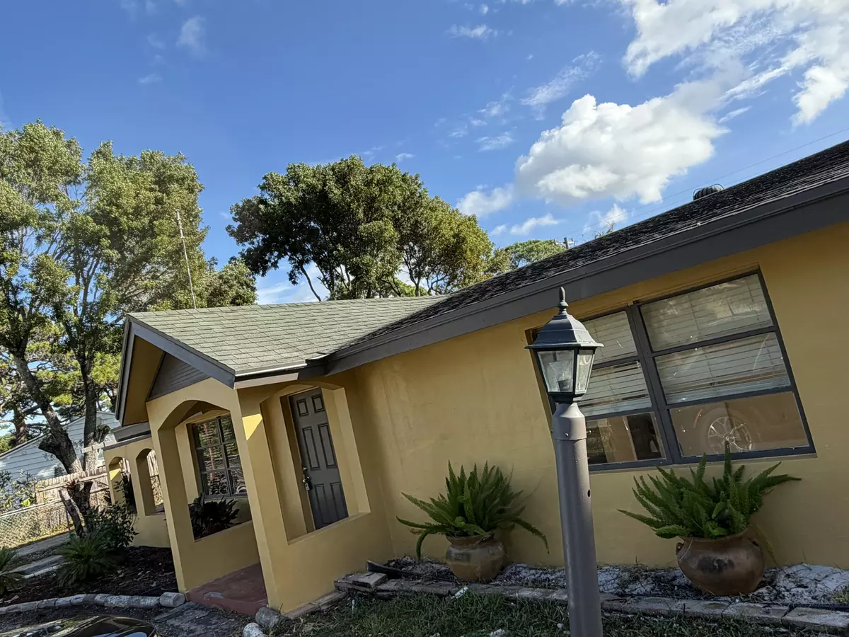 West Palm Beach, FL 33415,2320 Sunrise DR