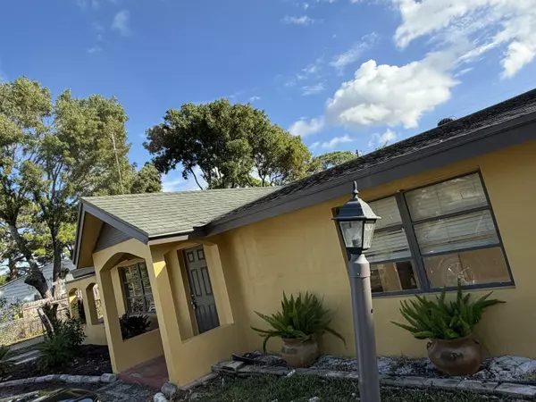 2320 Sunrise DR, West Palm Beach, FL 33415