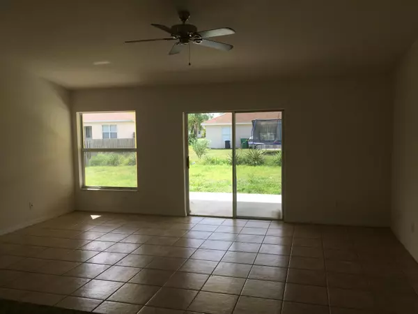 Port Saint Lucie, FL 34983,632 SW Granadeer ST