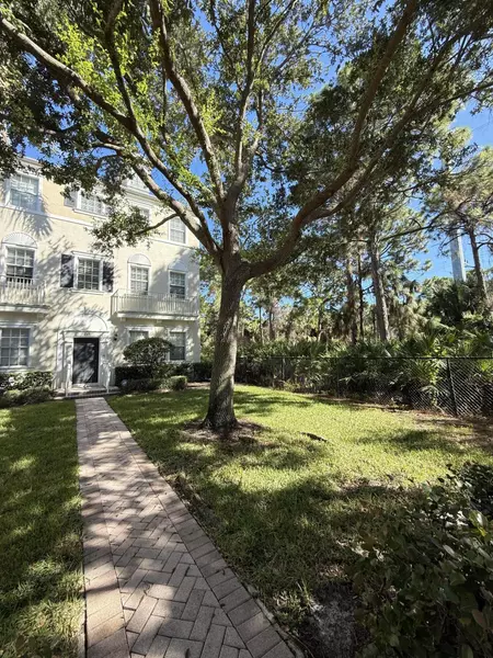 245 E Thatch Palm CIR, Jupiter, FL 33458
