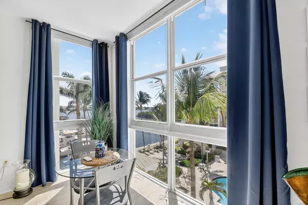 Lantana, FL 33462,806 E Windward Way #404