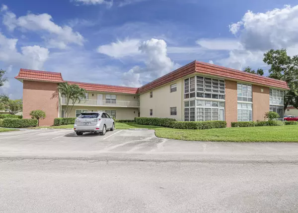 Vero Beach, FL 32962,14 Vista Palm LN 105