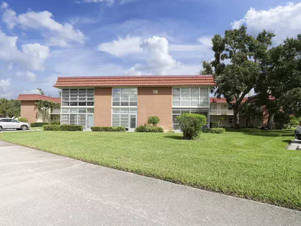 Vero Beach, FL 32962,14 Vista Palm LN 105