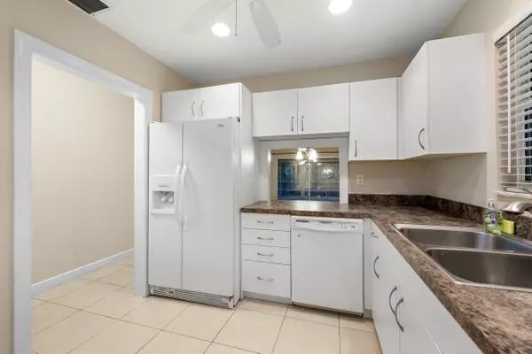 Stuart, FL 34994,1900 S Kanner HWY 4-204