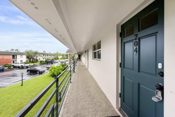 Stuart, FL 34994,1900 S Kanner HWY 4-204