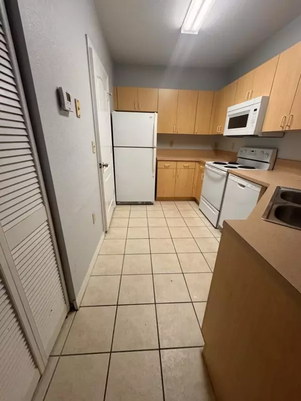 Port Saint Lucie, FL 34986,110 SW Peacock BLVD 6-204