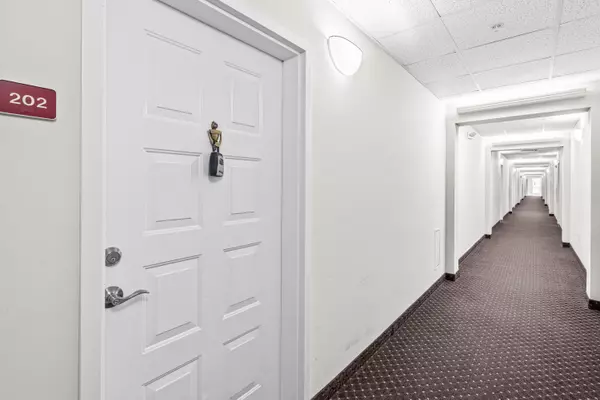 Jupiter, FL 33458,1203 Town Center DR 202