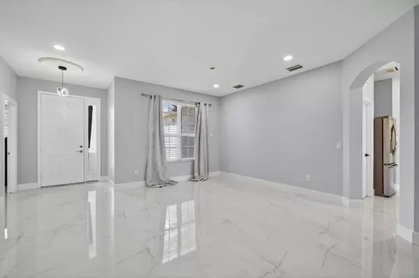 Port Saint Lucie, FL 34986,6233 NW Gisela ST