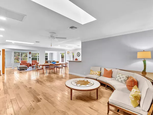 Boca Raton, FL 33432,162 Del Rio BLVD