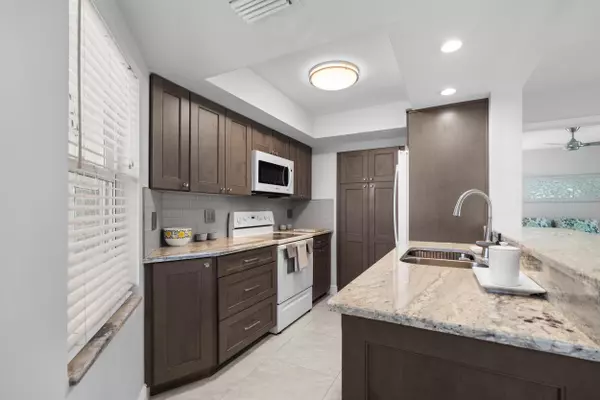 Stuart, FL 34994,3236 SE Aster LN M228