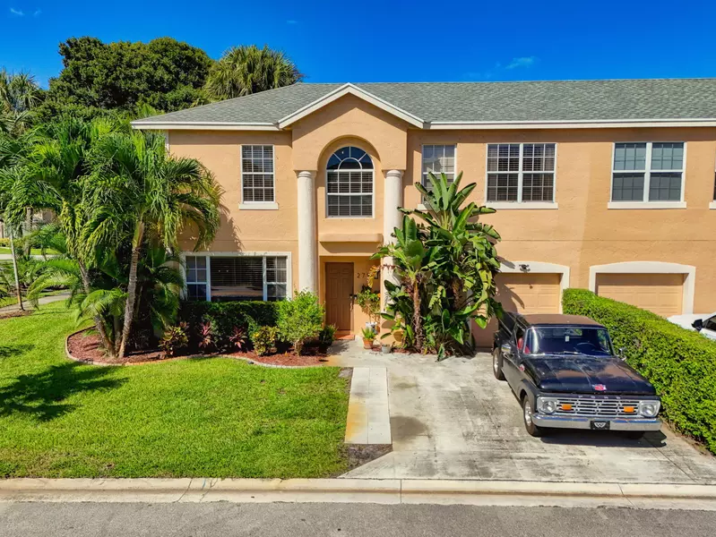 279 Live Oak LN, Jupiter, FL 33458
