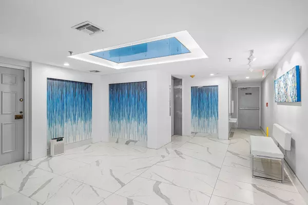 Boca Raton, FL 33433,7580 Regency Lake DR 402