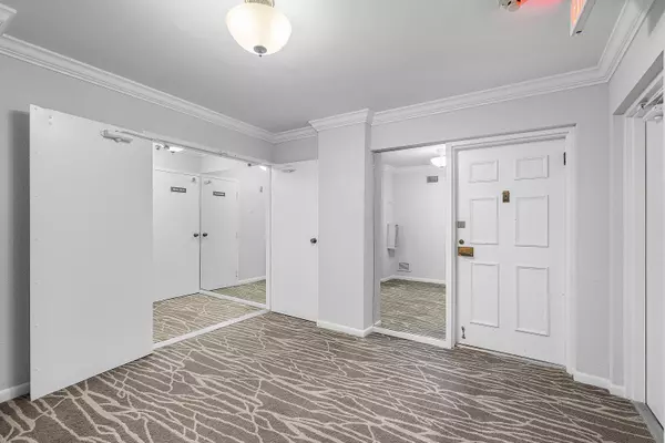 Boca Raton, FL 33433,7580 Regency Lake DR 402