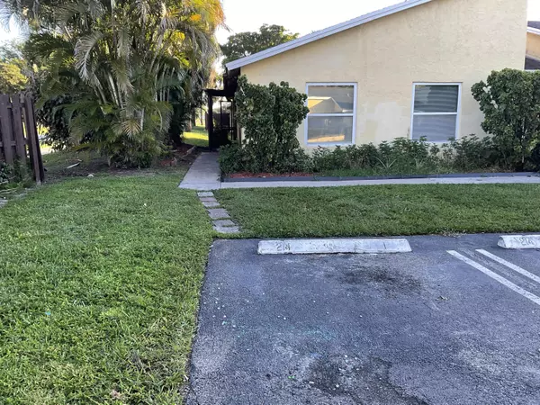 Royal Palm Beach, FL 33411,214 Sparrow DR 1