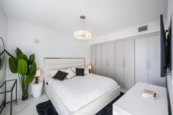 Miami Beach, FL 33139,225 Collins AVE 6j