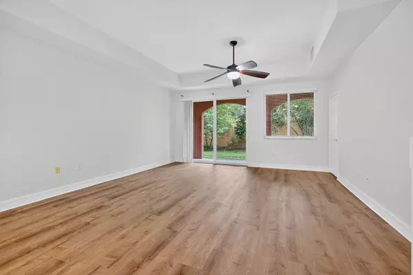 Stuart, FL 34994,47 SE Sedona CIR 102