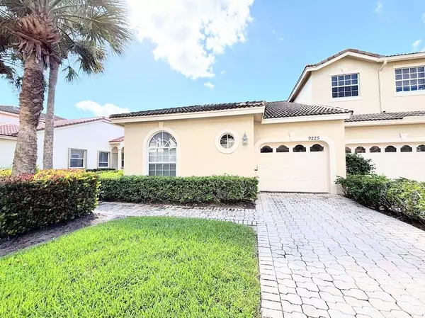 9225 Wentworth LN, Port Saint Lucie, FL 34986