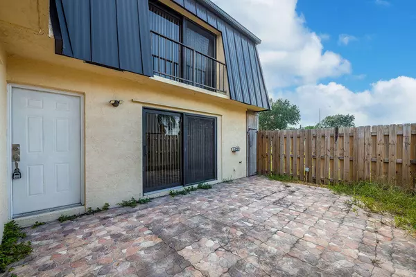 Lake Worth, FL 33461,2429 Waterside DR