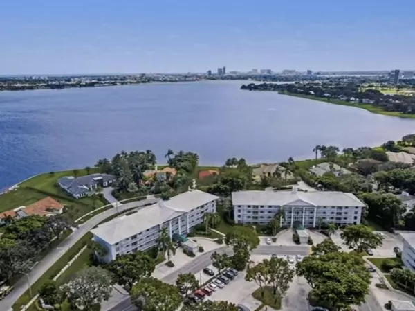 3636 Whitehall DR 401, West Palm Beach, FL 33401