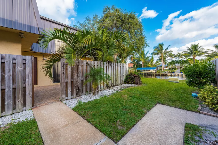 2471 Waterside DR, Lake Worth, FL 33461