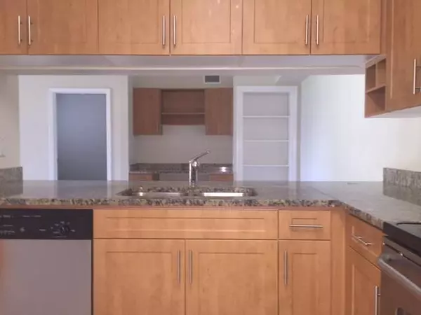 West Palm Beach, FL 33411,6511 Emerald Dunes DR 205