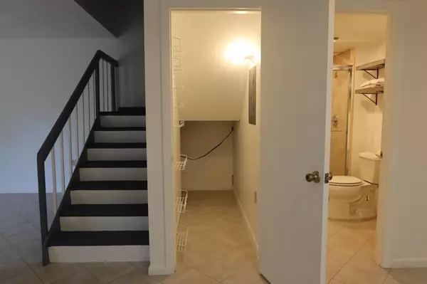 Greenacres, FL 33463,507 5th LN