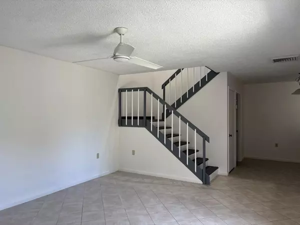 Greenacres, FL 33463,507 5th LN