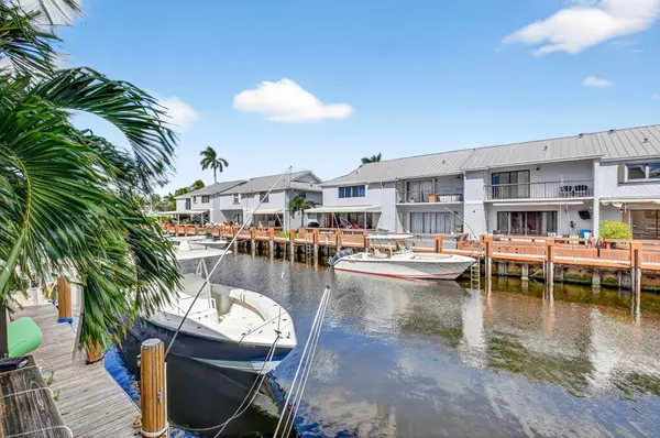 Boynton Beach, FL 33435,732 Rider RD