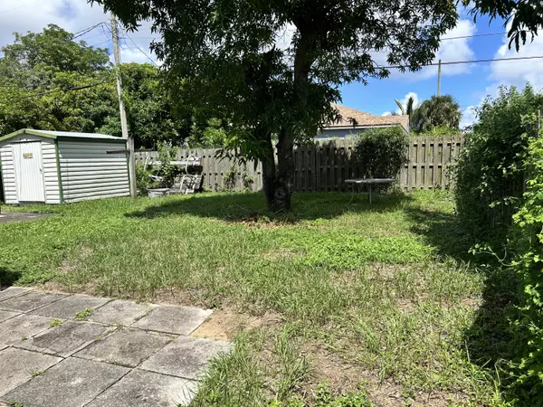 Riviera Beach, FL 33404,840 W 2nd ST