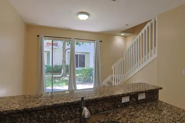 Miami Gardens, FL 33169,21211 NW 14th PL 3-27
