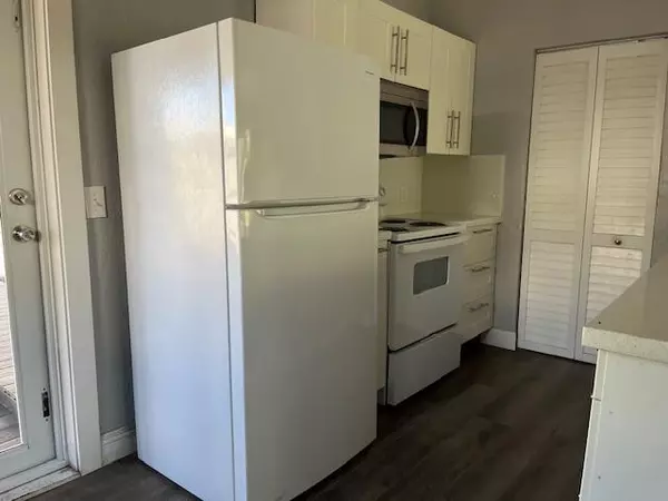 Hollywood, FL 33024,631 N 70th AVE