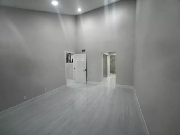 West Palm Beach, FL 33417,3858 Circle Lake DR