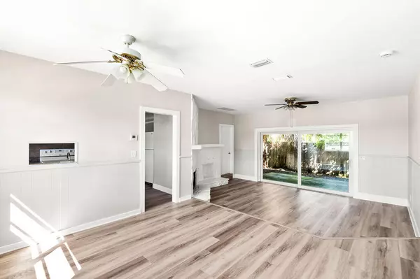 Lake Park, FL 33403,137 Hawthorne DR